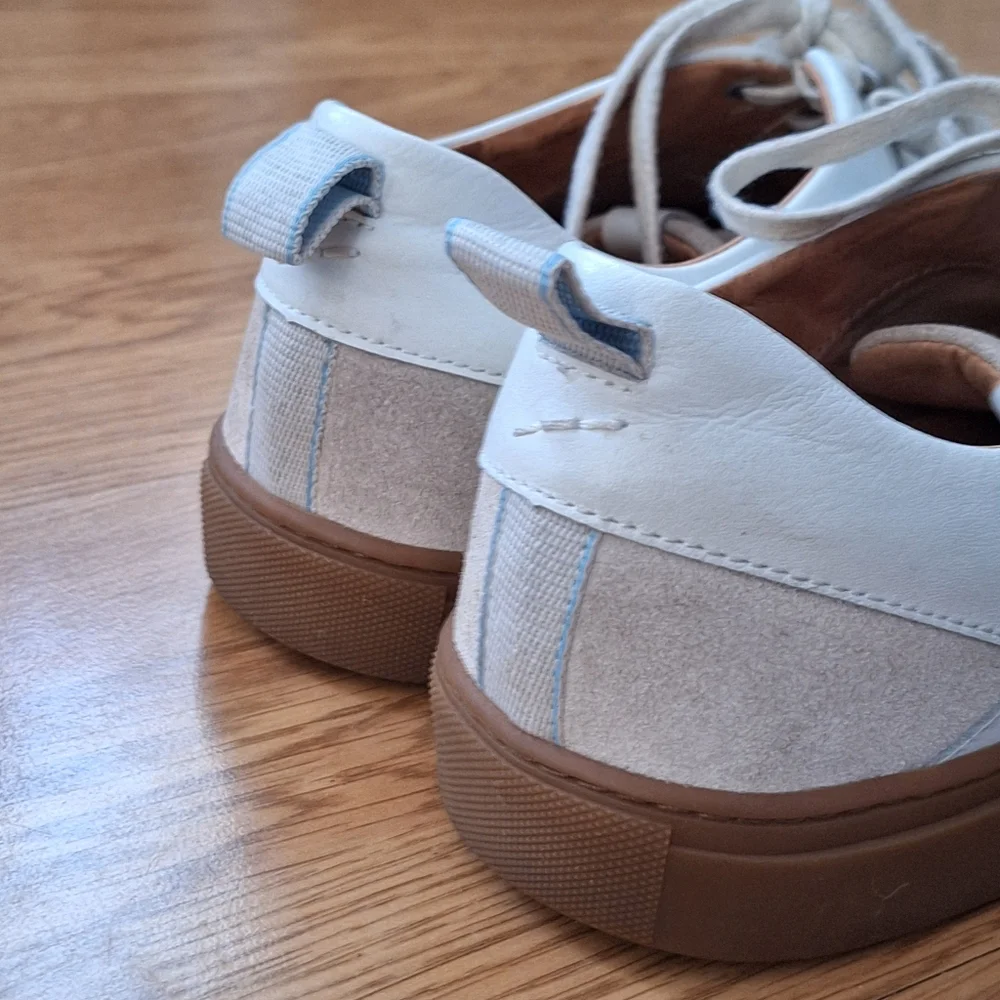 Shoe the Bear White and Tan Leather Low-Top Sneakers with Gum Sole Sz 12